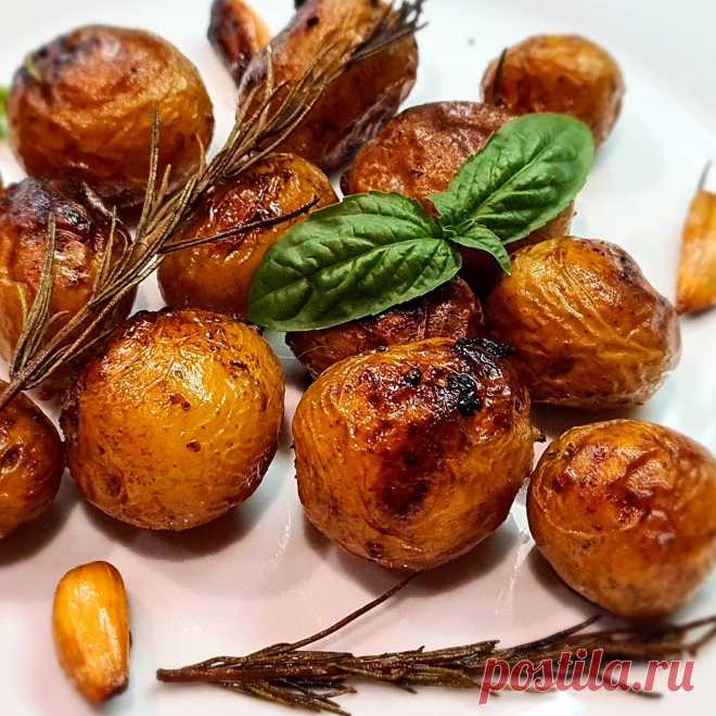 Картофель с чесноком в духовке