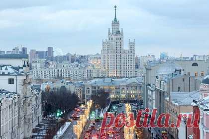Известный актер высказался об исчезновении коренных москвичей. Известный российский актер Александр Мартынов рассказал, что в Москве осталось очень мало коренных жителей города. Своим мнением он поделился в интервью «Мосленте». Звезда сериала «Универ. Новая общага» отметил, что большую часть населения столицы составляют люди, приехавшие из других городов.