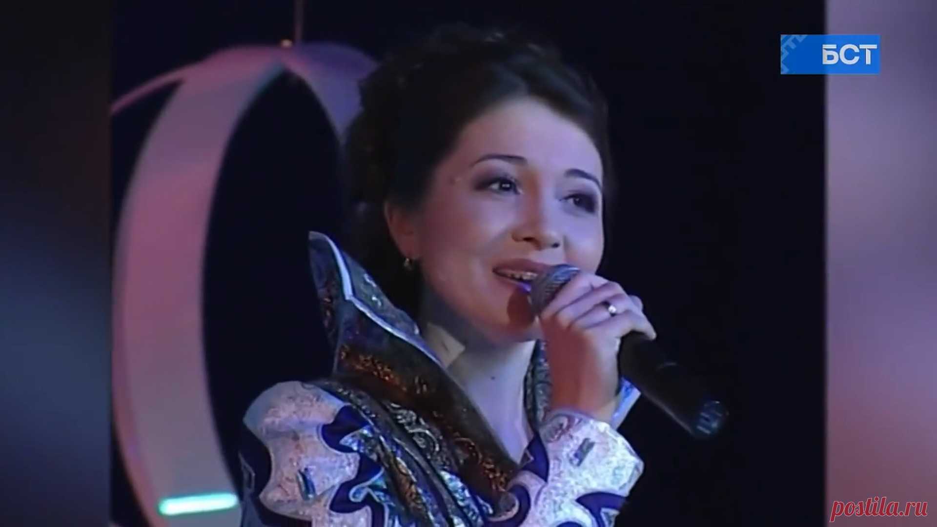 Айгуль Сагинбаева - Бэхет яухын
Айгөл Һағынбаева - Бәхет яуһын
Шамил Шәрипов көйө, Кәүсәриә Нуруллина һүҙҙәре