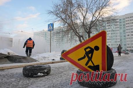 Еще один российский город остался без света. Часть Новосибирска оказалась без электричества и тепла из-за аварии на магистральной теплотрассе. Отключение тепла затронуло сотни домов в Ленинском и Кировском районах. Также затопило улицы, а больницы были вынуждены прекратить госпитализацию и проведение операций. На улицах города образовались пробки.