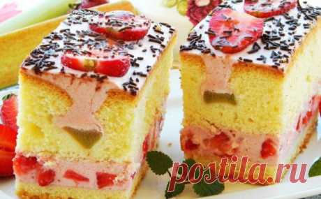 Полуничний пляцок з румбамбаром (ревенем)