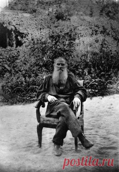 Leo Tolstoy posing for his favourite artist Ilya Repin. Photograph by Sophia Tolstaya, 1887.   |  Pinterest