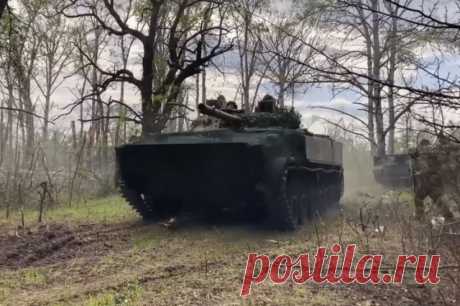 Военнослужащий ВС РФ увел БМП из-под плотного огня ВСУ. Грамотная и хладнокровная работа механика-водителя спасла экипаж.