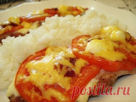 Как вкусно приготовить мясо по-французски  Как вкусно приготовить мясо по-французски и порадовать любимых в тихий осенний вечер? Я предлагаю классический, очень простой ответ на вопрос, как вкусно приготовить мясо по-французски. Для этого Вам понадобится свинина, помидоры, сыр, майонез, кетчуп.  Ингредиенты:  Свинина — 800 г Помидоры — 2-3 средних Майонез, кетчуп — по вкусу Соль, перец по вкусу Растительное масло  При...