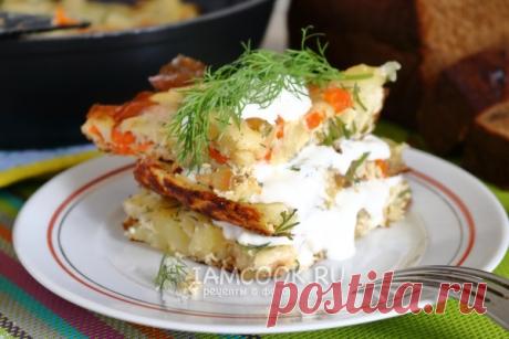Омлет с картошкой на сковороде