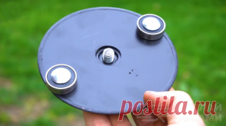 Простой центрователь из алмазного диска для УШМ Чтобы разметить длинную центральную линию на заготовке из металла (профильная труба, уголок, пластина и т.д.), можно использовать самодельный центрователь из алмазного диска для УШМ. Приспособление очень простое, поэтому изготовить его своими руками под силу каждому