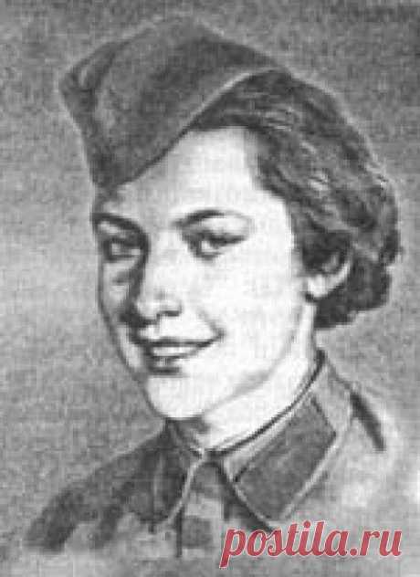 Солдат с душой романтика..  Юлия Друнина среди писателей-фронтовиков занимает особое место. Ей удалось показать войну глазами женщины, не просто попавшей в огненный вихрь, но и сделавшей для Победы всё, что было в её силах.
Я не привыкла,
Чтоб меня жалели,
Я тем гордилась, что среди огня
Мужчины в окровавленных шинелях
На помощь звали девушку —
Меня…
Девочка из небогатой семьи московских интеллигентов, Юля Друнина родилась 10 мая 1924 года.