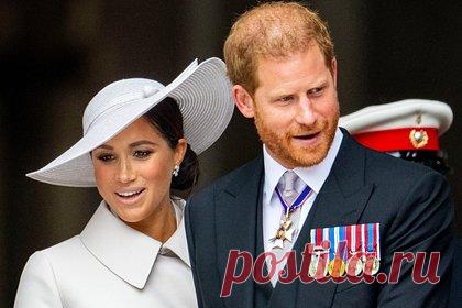 Принц Гарри и Меган Маркл обидели 88-летнего ветерана. Принц Гарри и Меган Маркл — герцог и герцогиня Сассекские — обидели пожилого соседа в Калифорнии, который пытался познакомиться с ними. Об инциденте, произошедшем в 2020 году, 88-летний ветеран ВМС США Фрэнк Макгинити рассказал в своих мемуарах. Мужчина хотел поприветствовать Гарри и Меган Маркл после их переезда.
