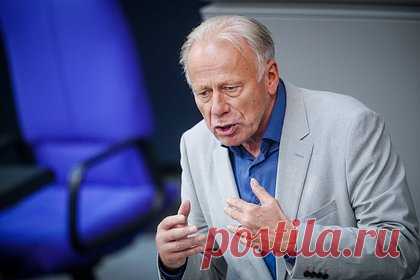 В Германии предложили наказать Турцию за общение с Россией. Один из лидеров партии «Союз 90/Зеленые» и бывший министр Германии по охране окружающей среды и ядерной безопасности Юрген Триттин предложил ввести против Турции ограничения из-за ее стремления к общению с Россией. Подобная инициатива была вызвана желанием президента Турции Реджепа Тайипа Эрдогана вступить в ШОС.