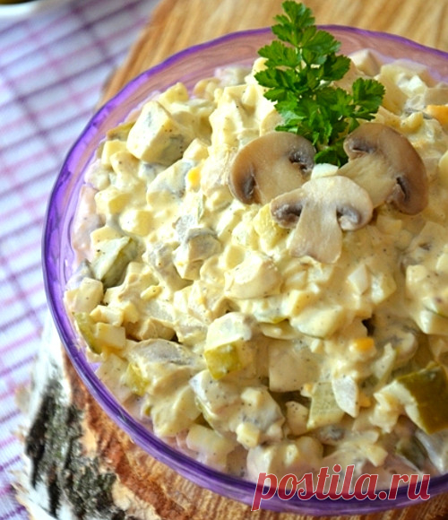 Грибной салат с солеными огурцами
