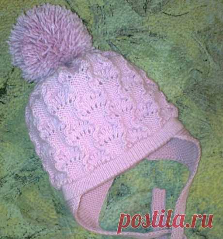 Шапка спицами для ребенка: двойная шапочка ажурным узором с ушками