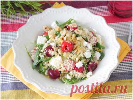 Insalata di cous cous ciliegie e feta L'insalata di couscous ciliegie e feta è una ricetta un po' particolare ma decisamente molto buona. Come ricorderete dagli anni passati, quando arriva il periodo estivo mi