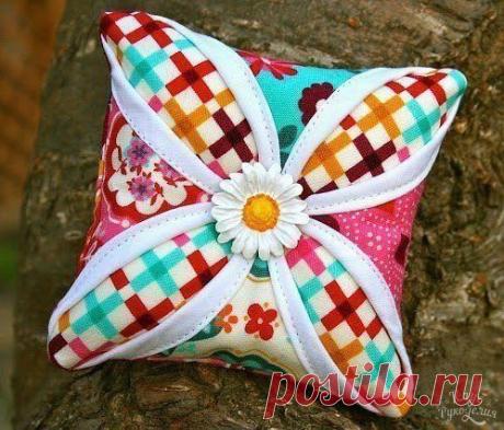 Шьем подушечку в технике кафедральные окна