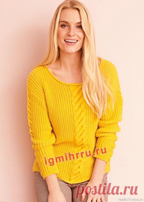 ЖЕЛТЫЙ ПУЛОВЕР С ВЕРТИКАЛЬНЫМИ КОСАМИ. Вязание спицами В ярком желтом пуловере впечатляют «косы» в серединепереда и на рукавах, которые особенно эффектно смотрятсяна фоне полупатентного узора. Овальный вырез деликатнооткрывает зону декольтеРазмеры: 34/36 (38/40) 42/44 (46/48)Ширина изделия по обхвату груди: 88 (96) 104 (114) см.Длина изделия:...