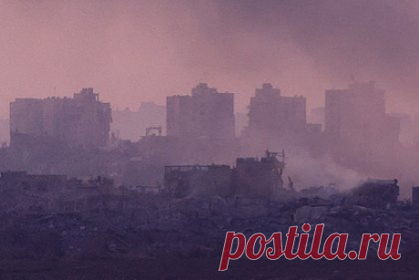 Израиль согласился поставить топливо в Газу. Израильские власти дали согласие на ограниченную поставку топлива в сектор Газа, чтобы предотвратить там распространение эпидемий, заявил глава Совета национальной безопасности (СНБ) Израиля Цахи Ханегби. Он добавил, что Израиль не сможет «продолжать борьбу в условиях гуманитарного кризиса и протестов во всем мире».