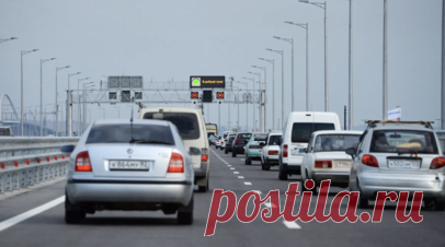 Около 2700 автомобилей ожидают проезда по Крымскому мосту. В очереди на ручной досмотр у Крымского моста находится почти 2,7 тыс. транспортных средств, согласно данным на 09:00 мск. Читать далее