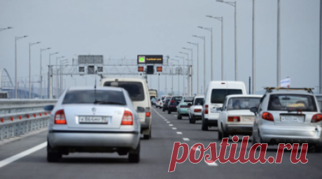 Около 2700 автомобилей ожидают проезда по Крымскому мосту. В очереди на ручной досмотр у Крымского моста находится почти 2,7 тыс. транспортных средств, согласно данным на 09:00 мск. Читать далее
