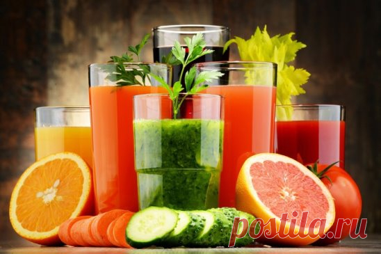 СИЛА СВЕЖЕВЫЖАТЫХ СОКОВ
Лимонный — главный сок на столе человека. На то есть ряд причин. Лимонный сок практически не содержит сахара и содержит значительное количество минералов, особенно калия, его можно употреблять в любое время, в неограниченных количествах. Радикально увеличивает выносливость, улучшает клеточное дыхание, восстанавливает здоровый pH крови. Наибольший потенциал очищения тела от внутренних и внешних токсинов. Оздоравливает желудок, кишечник, мочеполовые о...