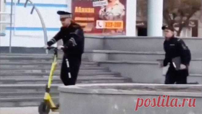 В Абакане наказали двух мужчин, переодевшихся в полицейских ради съемок контента. В Абакане блогеров, снимавших ролик для соцсетей, привлекли к ответственности за незаконное ношение форменной одежды. Об этом рассказали в пресс-службе полиции Хакасии. На видео, опубликованном в Instagram, двое мужчин, переодетых в ...