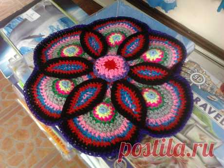 коврик из остатков пряжи..крючком