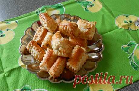 Сырные слойки с чесноком и зеленью к бульону - I-BABUSHKA
