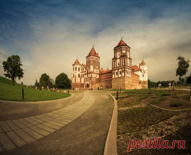 Беларусь.знаменитые замки в Мире и Несвиже