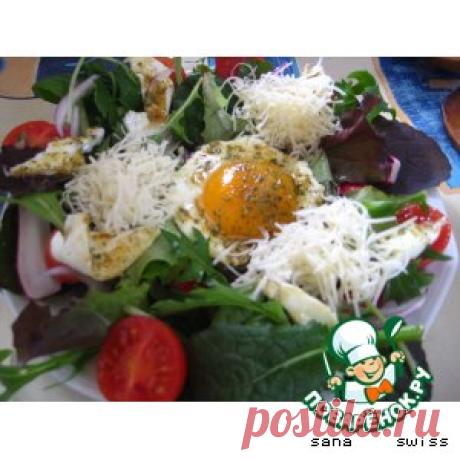 Зеленый салат с глазуньей - кулинарный рецепт