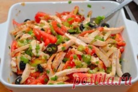 Салат из курицы
Ингредиенты:
Куриная грудка 2 шт;
Помидор 2 шт;
Черные оливки (б/к) 80 г;
Сельдерей 3 стебля;
Зелёный лук опционально;
Малиновый уксус 1 ст.л.;
Оливковое масло 3 ст.л.;
Чеснок 1 зубчик;
Соль по вкусу;
Перец по вкусу;
Приготовление:
1.Время приготовления - 15 минут
2.Нарежьте куриную грудку полосочками.
3.Нарежьте лук, сельдерей, помидоры и оливки. Перемелите орехи.
4.Приготовление заправки:
Смешайте уксус, масло, соль, перец, выдавите чеснок (по желанию).
5.Заправьте салат за