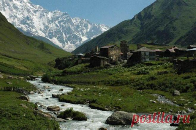 Самые красивые места Кавказа и Закавказья Многие отправляются в путешествие на Кавказ. И это неспроста. Здесь есть, что посмотреть. Множество красивых мест: водопады, озёра, горы, старинные монастыри — всё это находится на Кавказе. Любители п...