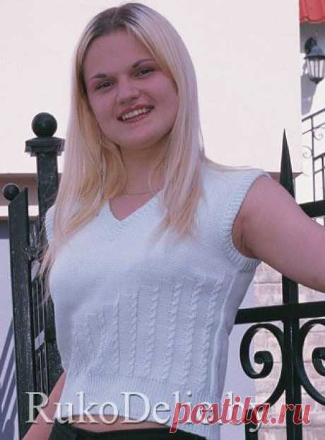 Машинное вязание.Связанный на машине пуловер без рукавов с узором косы