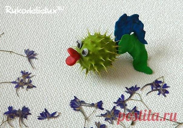 Поделки с детьми. Рыбка из плюски каштана.