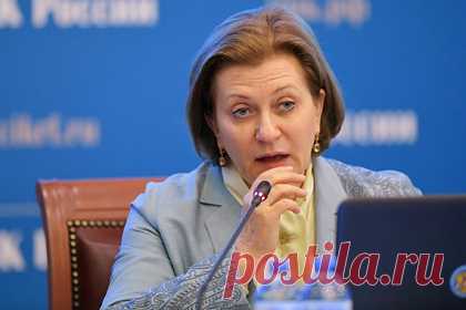 Россиян призвали не ждать немедленного эффекта от принятых ограничительных мер. Глава Роспотребнадзора Анна Попова призвала россиян не ждать немедленного эффекта от принятых для предотвращения распространения коронавируса ограничительных мер. Она отметила, что для этого нужно время, «не меньше одной инкубации». Таким образом, одной нерабочей недели может оказаться недостаточно.
