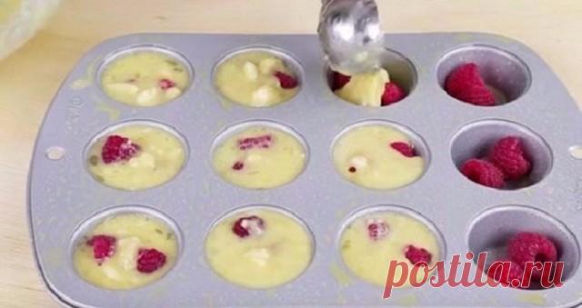 ТЕПЕРЬ Я ГОТОВЛЮ КЕКСЫ ТОЛЬКО ТАК!

Простой и вкусный кекс без сахара

Теперь я готовлю кексы только так! 
Рецепт из 3 ингредиентов, который не имеет аналогов...

Простой и вкусный кекс — мой любимый десерт, ведь он совершенно безвреден для фигуры! 

В рецепте используется малина, 
но можно добавлять любые ягоды по вкусу: чернику, смородину, вишню, клубнику. 
Не менее вкусными получатся маффины с сухофруктами: финики, чернослив и курага отлично сочетаются с фирменным банан...