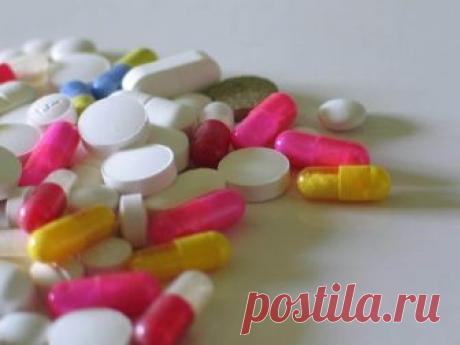 Самые лучшие таблетки от язвы желудка и двенадцатиперстной кишки Таблетки от язвы желудка: название, характеристики и противопоказания к лекарственной терапии. Основные группы препаратов и схема лечения: антибиотики, блокаторы гистаминовых рецепторов, ингибиторы протонной помпы, регенерирующие препараты, анестетики и спазмолитики, средства для снятия диспепсии, антациды.