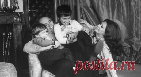 43841-carlo-ponti-familysophia-lorencarlo-jr-pontiedoardo-ponti.jpg (2925×1598)