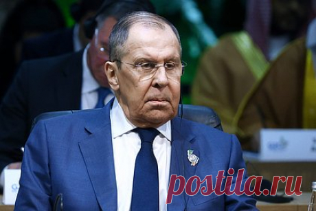 Лавров заявил о прямом военном противостоянии США с Россией. США воюют против России уже не только гибридно, но и в целом ряде случаев напрямую. Об этом заявил глава МИД России Сергей Лавров. Он сказал, что воевать без американского оружия, без американских инструкторов, наводчиков, данных со спутников и с других источников украинцы не смогли бы.