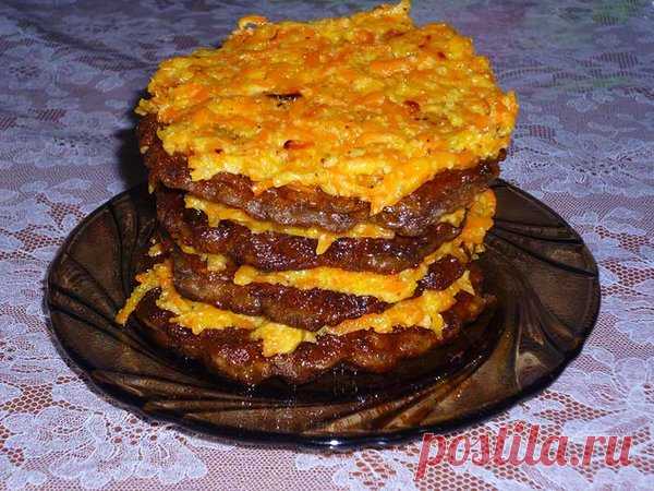 Прекрасная закуска на стол: торт печеночный с прослойкой из моркови | Poperchi.Ru | Яндекс Дзен