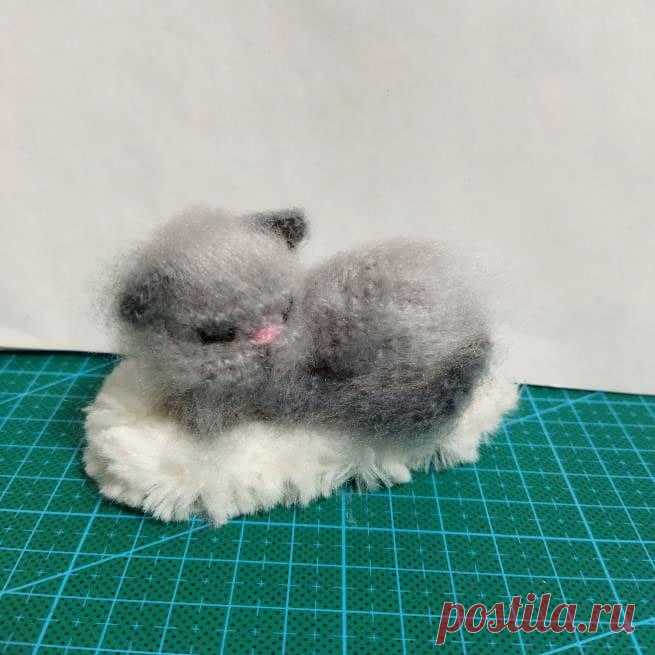Спящий котик крючком. Амигуруми схемы и описания. Автор: Ирина Беляева | IRINELY.ART