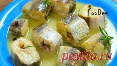 Самый нежный и вкусный минтай! Рыба тает во рту! Сегодня поделюсь моим любимым рецептом приготовления минтая, хека или нототении. Рыба получается очень нежной, прям тает во рту - без преувеличения! Готовится очень быстро и просто из минимального количества ингредиентов, которые всегда есть в холодильнике. Рыба тушится в соусе из лукового сока и сливочного масла. С картофельным пюре – просто настоящее объедение!