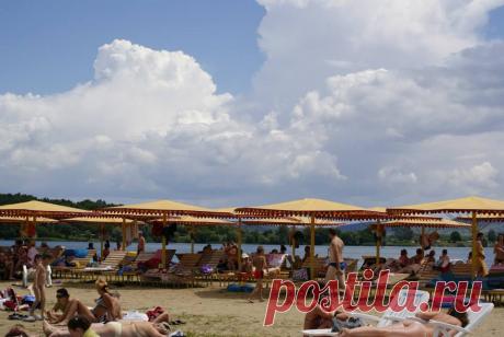 село ·Дыйда, расположенное на берегу большого озера.
