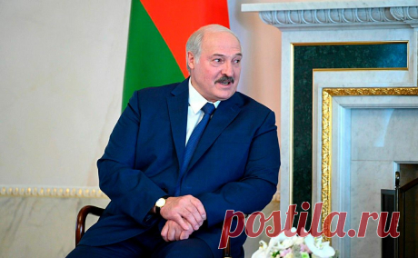 Лукашенко заявил, что без советского ядерного щита «нас бы не было». США «не знают», что делать с Белоруссией и Россией из-за наличия у последней ядерного оружия, считает Лукашенко: ядерный удар приведет к смерти всей планеты, «а погибать они больше не хотят»