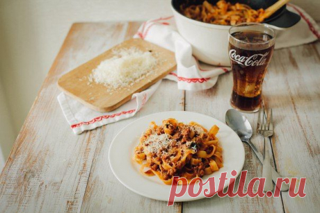 Паста фетучини с острым мясным соусом