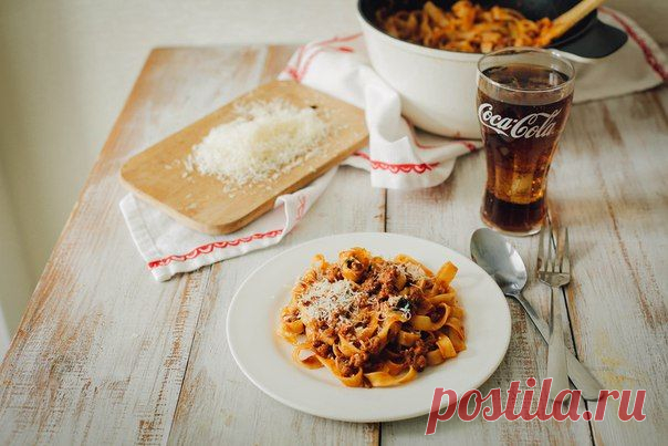 Паста фетучини с острым мясным соусом