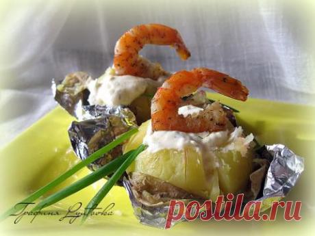Печеный картофель с креветками и сметанным соусом | 4vkusa.ru