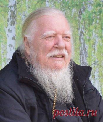 ￼
Свинья на небо не может посмотреть, у нее на загривке кусок сала – так и мы: только все земное, только есть, пить, тряпки и развлечения. Рим, огромная империя, из-за чего погиб? Жаждал хлеба и зрелищ, только развлекаться и объедаться. И мы в таких же превратились. Когда-то Святая Русь теперь интересуется только экономикой, едой и развлечениями: книжечки, журнальчики, театры, кино, вино, домино, телевидение, порновидео и что угодно. А душа в забвении. Вот поэтому мы приближаемся к ужасу, сдвига