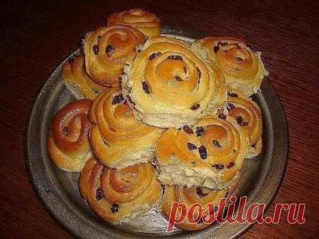 25 рецептов сладкой выпечки:
1. Булочки "Розы"
2. Ватрушки с творогом
3. Ореховые булочки 
4. Хворост на кефире
5. Булочки с корицей
6. Крокембуш
7. Шоколадные пончики
8. Пончики "Нежнейшие"
9. Сметанные калачики
10. Творожные булочки — нереально мягкие
11. Фытыр по-Египетски
12. Тортик в кружке к завтраку
13. Чак-чак
14. Вкуснейшее татарское национальное блюдо "Урама" или "Паурсак"
15. Мини-шарлотка с грушей
16. Творожные шарики
17. Пончики с начинкой
18. Сочники
19. Рога...