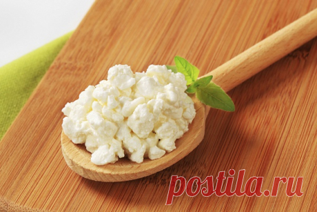 Назван самый полезный продукт для женщины | Секреты.нет Творог признан самым полезным продуктом для женского здоровья, а творожная диета — одной из самых подходящих для сохранения красоты женщин. Прежде всего, творог — превосходный источник кальция, который необходим для зубов, волос, ногтей и скелета. Также творог содержит железо, фосфор и множество витаминов, из-за чего его рекомендуют употреблять как растущим девочкам, так и женщинам в