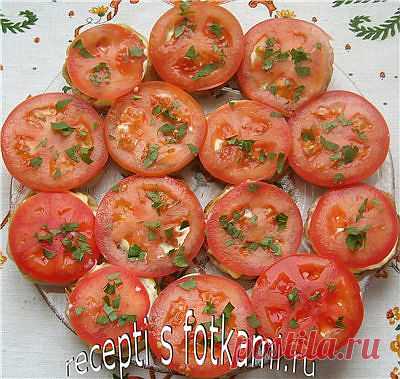 Кабачки жареные, с чесноком, помидорами и майонезом - пошаговый рецепт с фото.