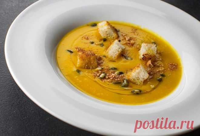 Предлагаем вашему вниманию вкусный и ароматный суп для постного меню 
Ингредиенты:
Тыква 350 гПерловка 1 стЛук репчатый 1 штЧеснок 1 зубКарри 1 чл с горкойТимьян свежий 5 веточекВода 1,5 лОрехи любые — горстьСоль, перец по вкусуМасло растительное для жарки
Приготовлени…