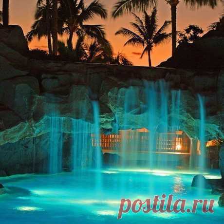 Ночной клуб на Гаваях.